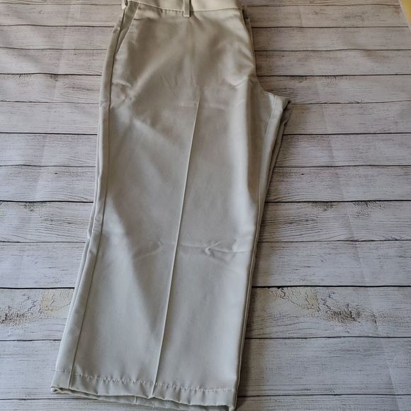 Dockers Classic Fit Signature Khaki - Picture 2 of 7